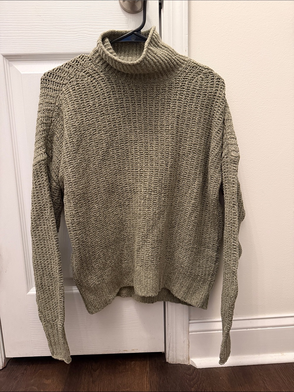 American Eagle women’s Olive Green Turtleneck Knit Sweater